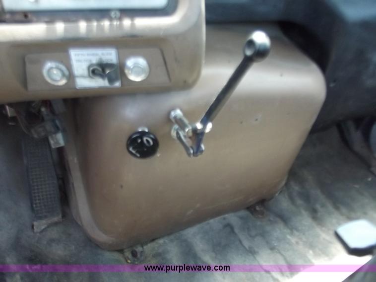 image for item C2024 1996 Ford LTA9000 AeroMax flatbed dump truck