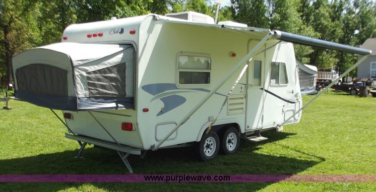 image for item C2025 2000 Cub 21' camper