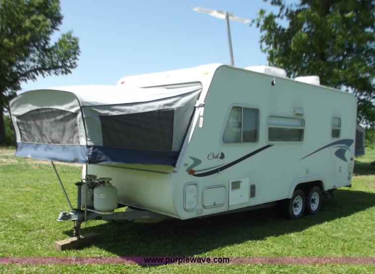 image for item C2025 2000 Cub 21' camper