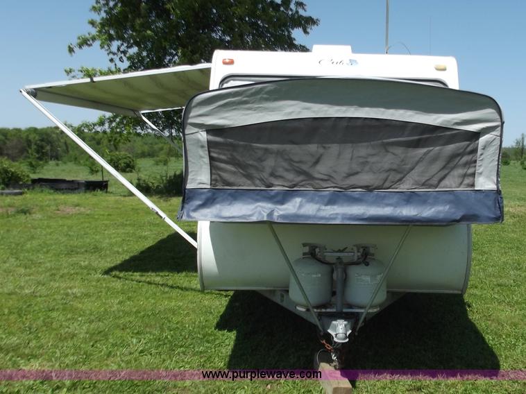 image for item C2025 2000 Cub 21' camper