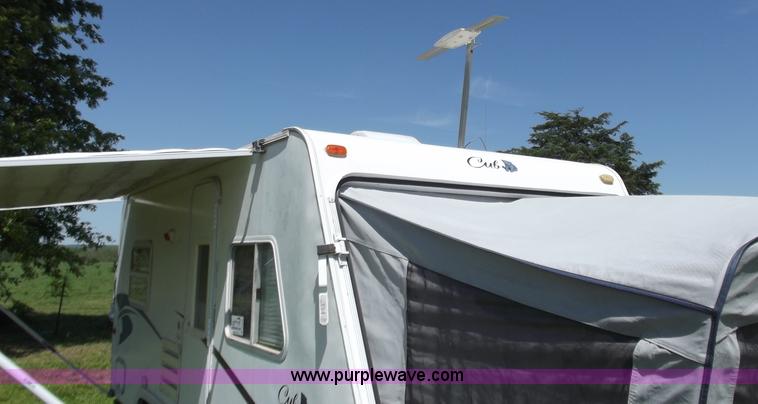 image for item C2025 2000 Cub 21' camper