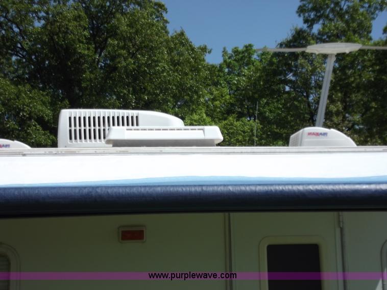 image for item C2025 2000 Cub 21' camper