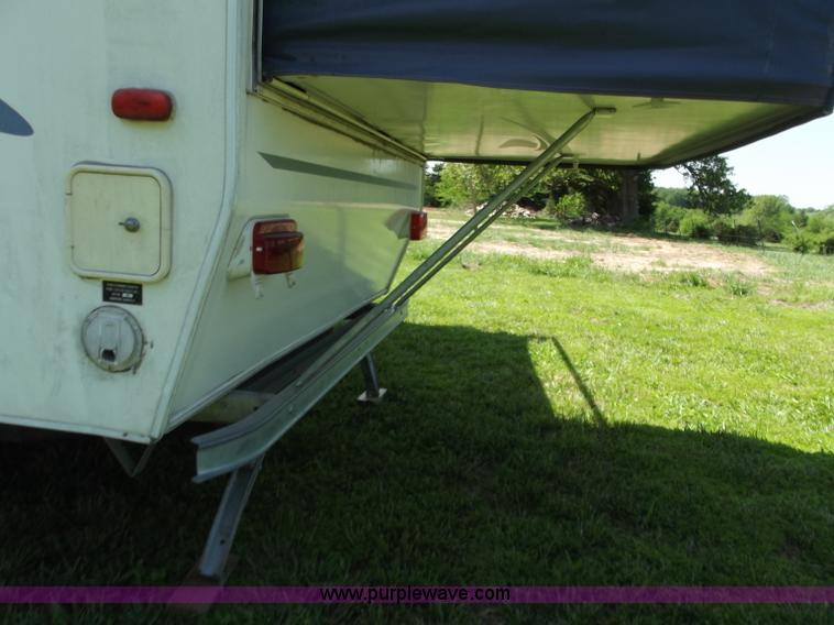 image for item C2025 2000 Cub 21' camper