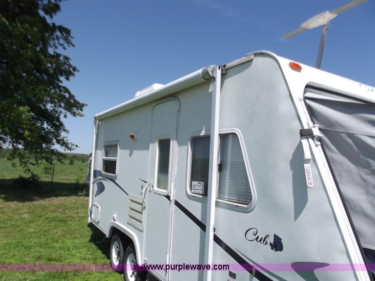 image for item C2025 2000 Cub 21' camper