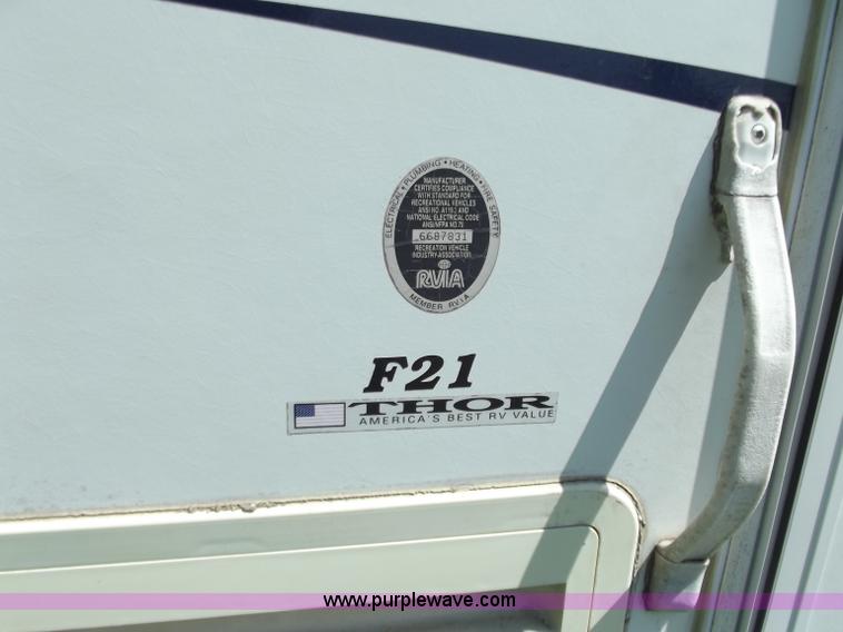 image for item C2025 2000 Cub 21' camper