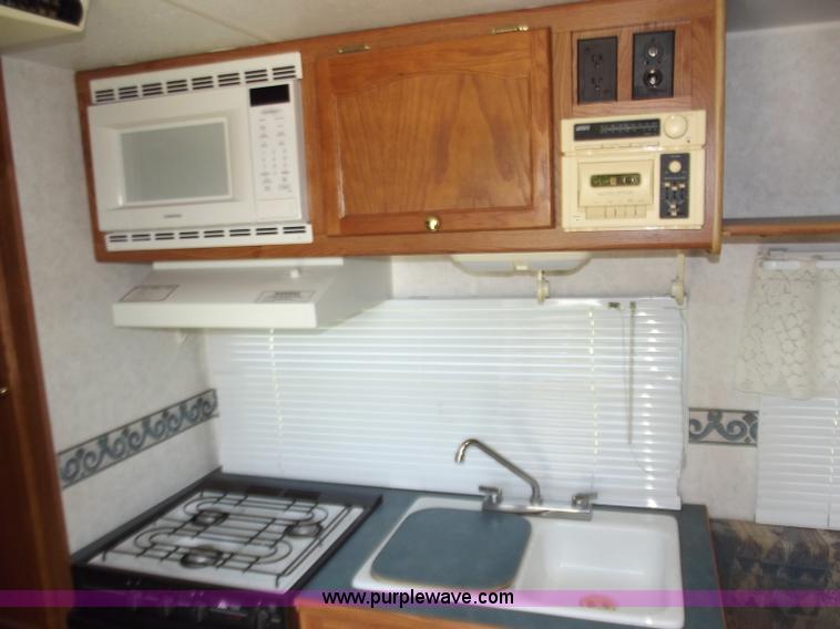 image for item C2025 2000 Cub 21' camper