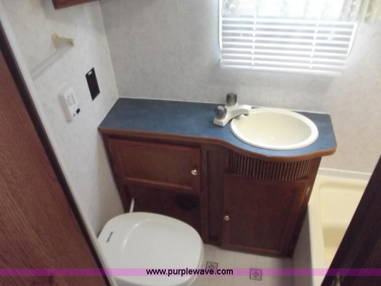 image for item C2025 2000 Cub 21' camper