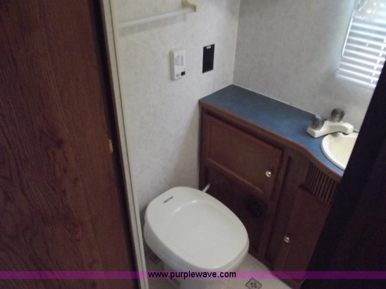 image for item C2025 2000 Cub 21' camper