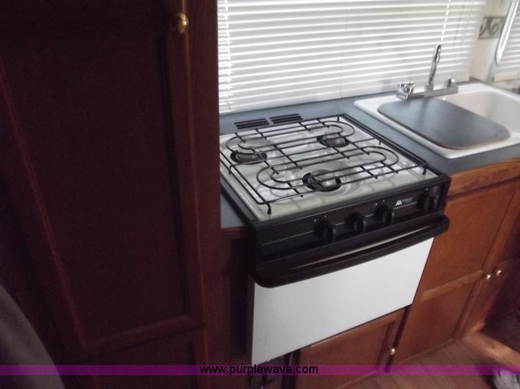 image for item C2025 2000 Cub 21' camper