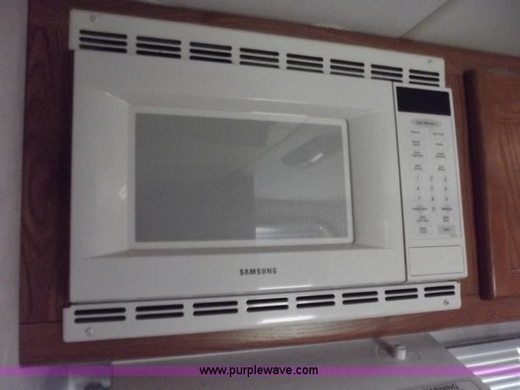 image for item C2025 2000 Cub 21' camper