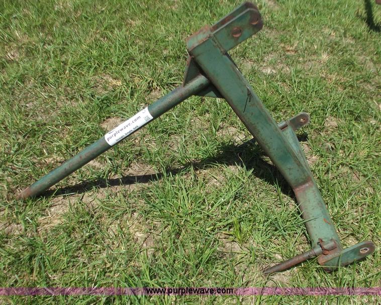 Three point bale spike in Bolivar, MO | Item C2027 sold | Purple Wave