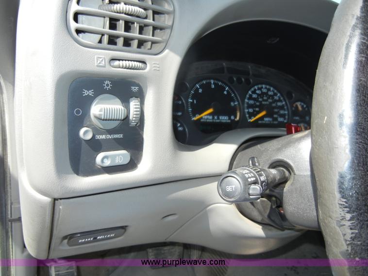 image for item C4492 1999 Chevrolet S10 LS extended cab pickup truck