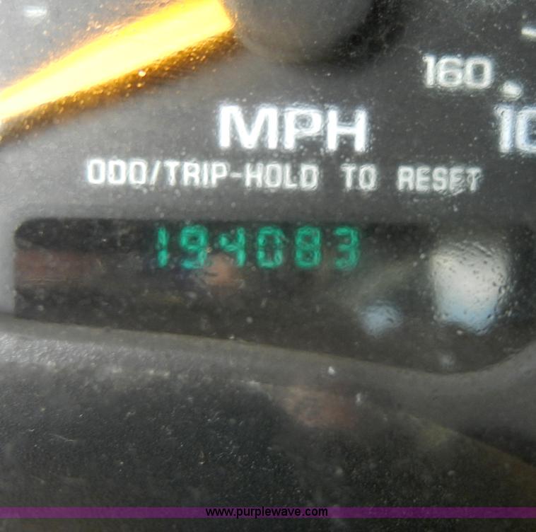 image for item C4492 1999 Chevrolet S10 LS extended cab pickup truck