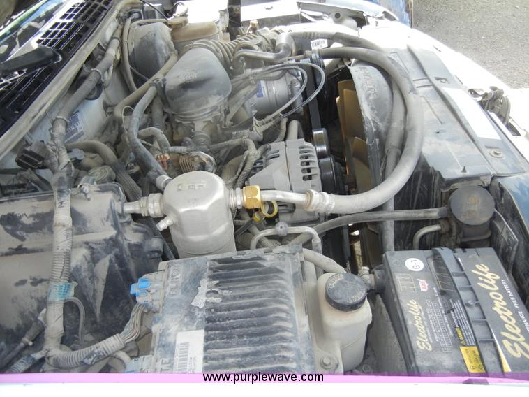 image for item C4492 1999 Chevrolet S10 LS extended cab pickup truck