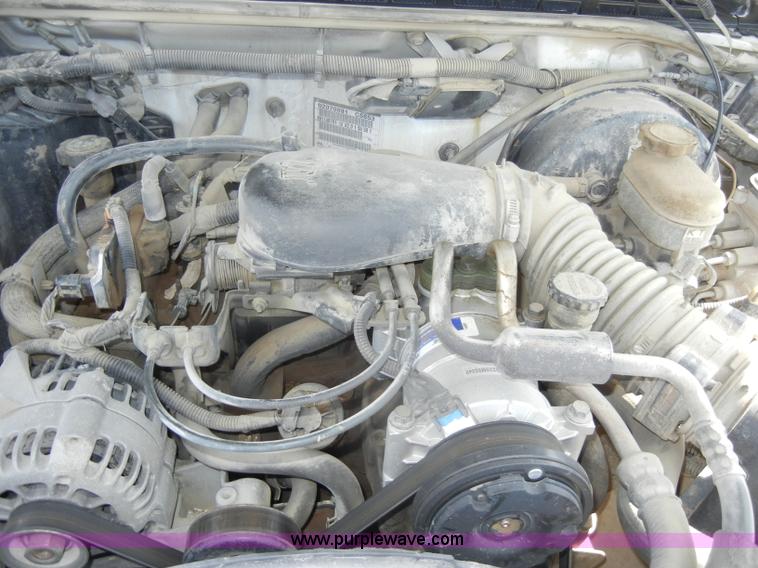 image for item C4492 1999 Chevrolet S10 LS extended cab pickup truck