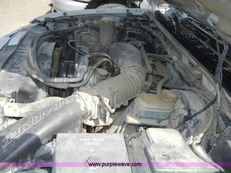 image for item C4492 1999 Chevrolet S10 LS extended cab pickup truck