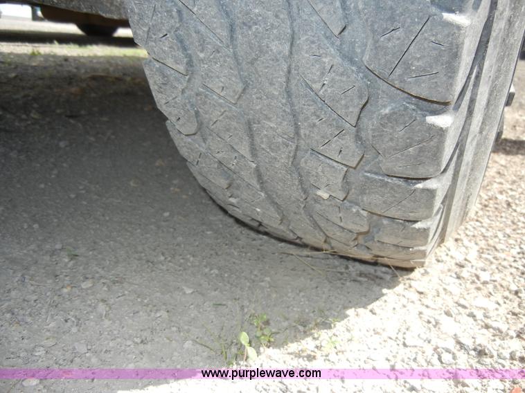 image for item C4492 1999 Chevrolet S10 LS extended cab pickup truck