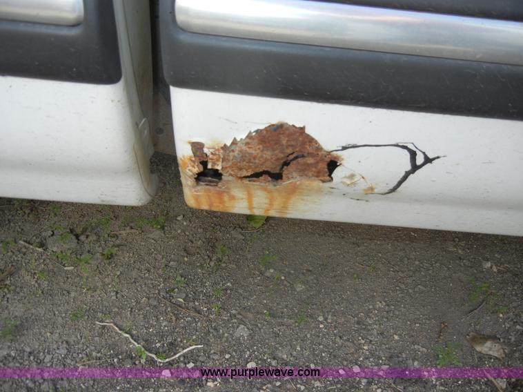 image for item C4492 1999 Chevrolet S10 LS extended cab pickup truck