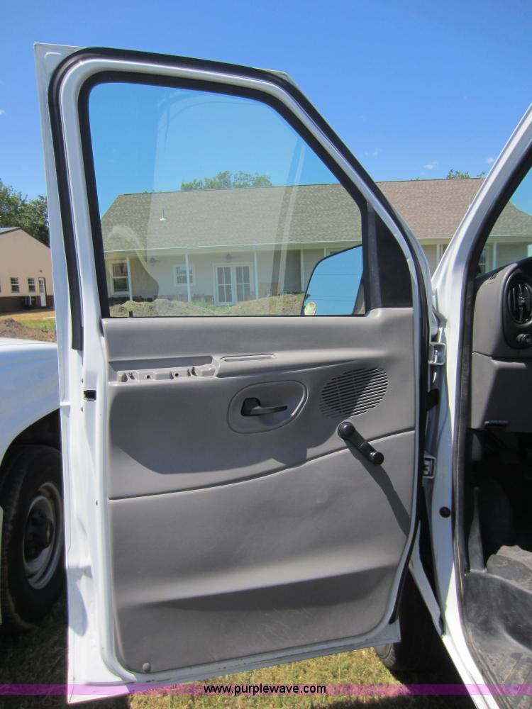 image for item C5463 2001 Ford E250 cargo van