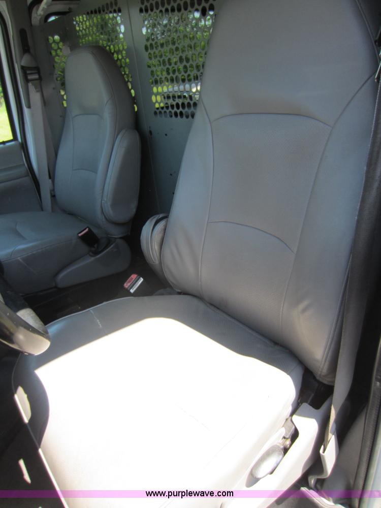 image for item C5463 2001 Ford E250 cargo van