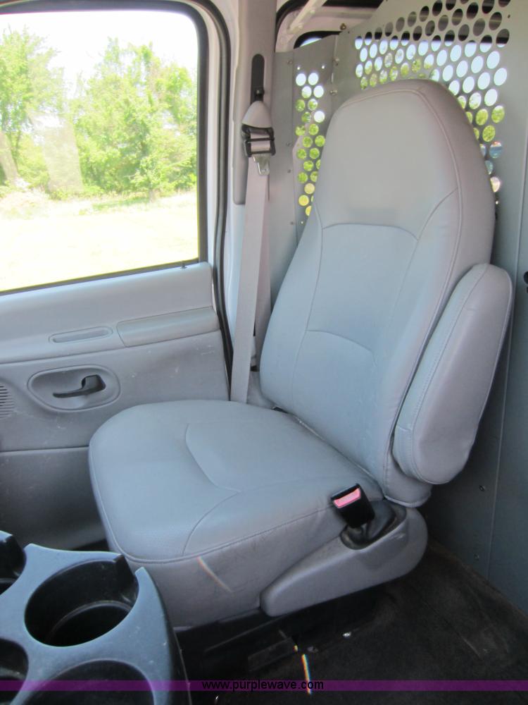 image for item C5463 2001 Ford E250 cargo van