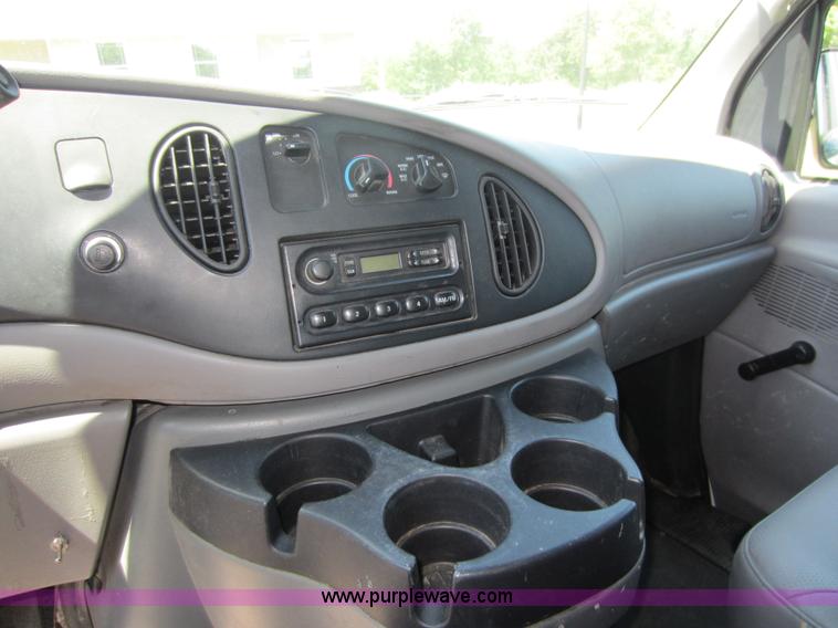image for item C5463 2001 Ford E250 cargo van