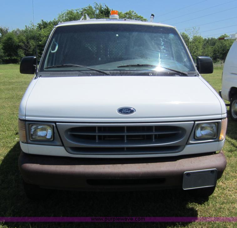 image for item C5472 2001 Ford E250 cargo van