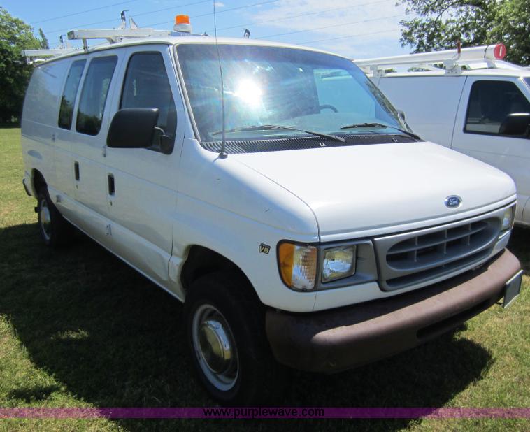 image for item C5472 2001 Ford E250 cargo van