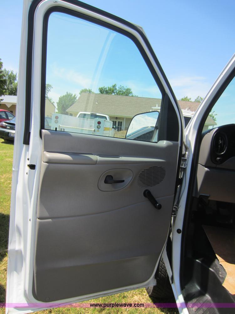 image for item C5472 2001 Ford E250 cargo van