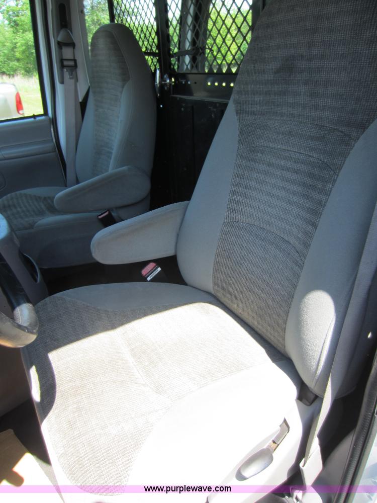 image for item C5472 2001 Ford E250 cargo van