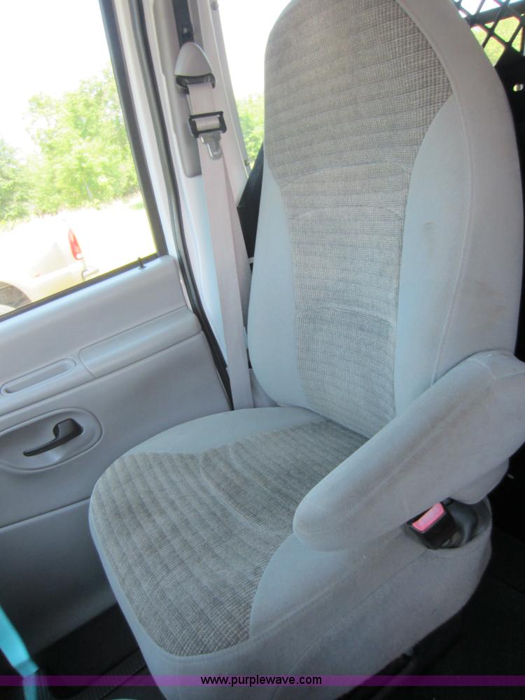 image for item C5472 2001 Ford E250 cargo van