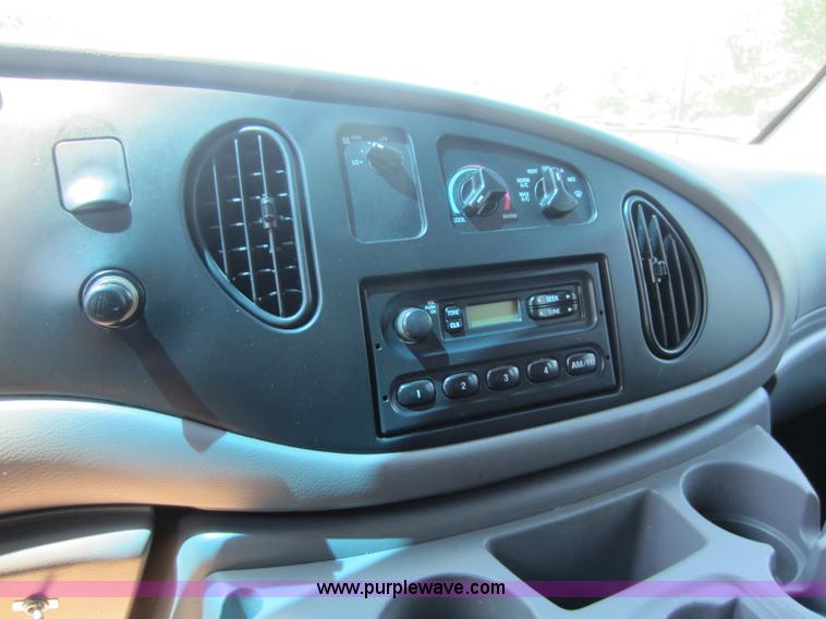 image for item C5472 2001 Ford E250 cargo van