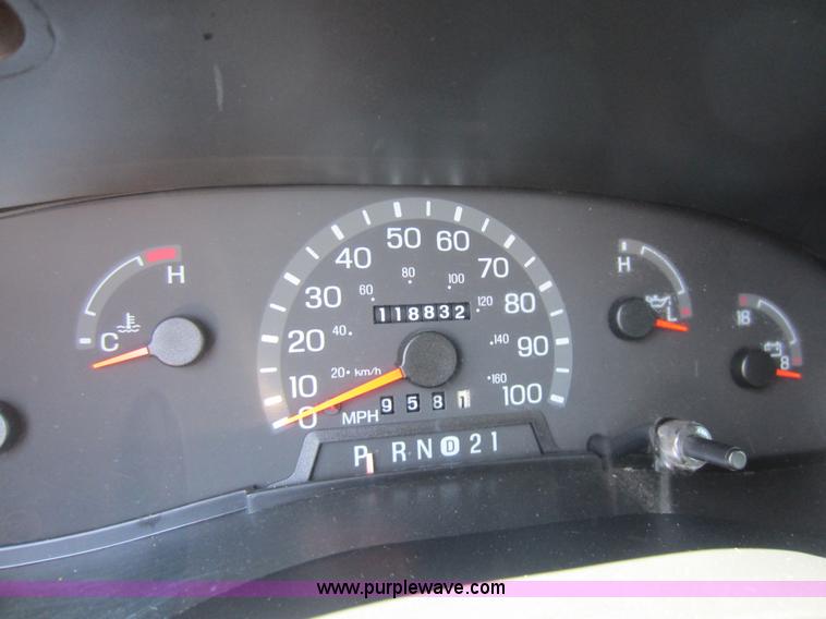 image for item C5472 2001 Ford E250 cargo van