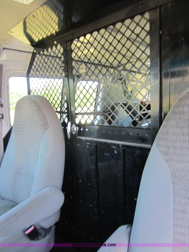 image for item C5472 2001 Ford E250 cargo van