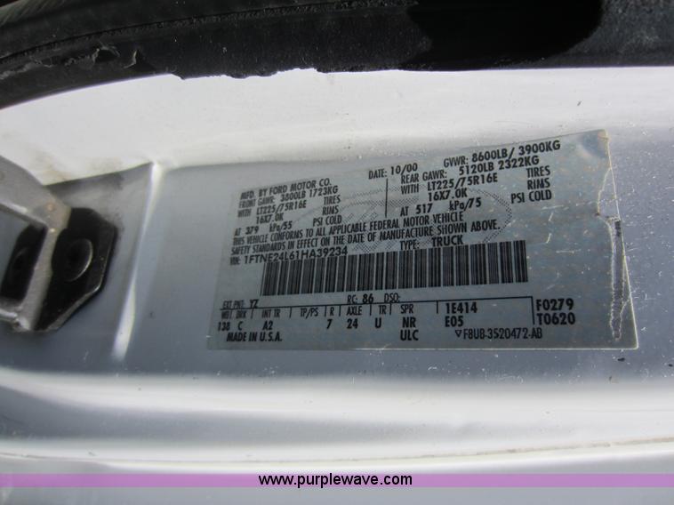 image for item C5472 2001 Ford E250 cargo van