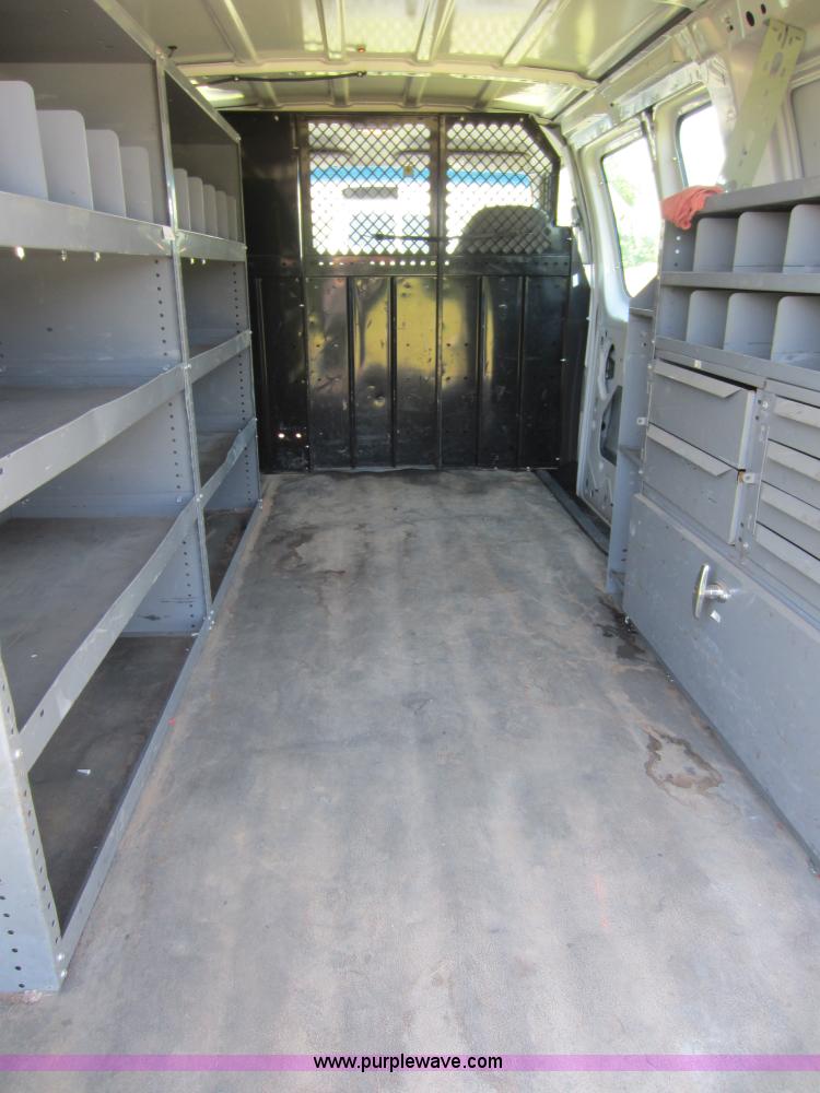 image for item C5472 2001 Ford E250 cargo van