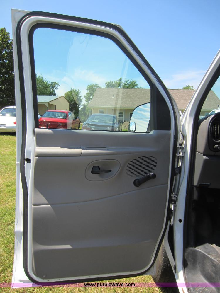 image for item C5473 2002 Ford E350 cargo van