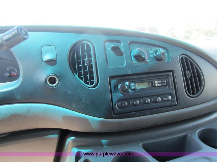image for item C5473 2002 Ford E350 cargo van