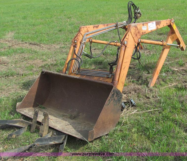image for item D3173 Kubota 1200 tractor loader