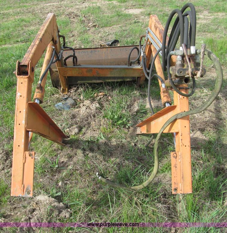 image for item D3173 Kubota 1200 tractor loader