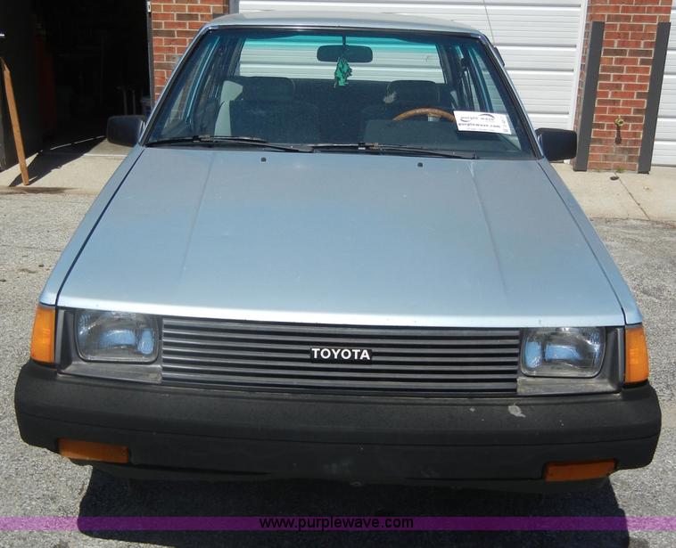 image for item D4017 1985 Toyota Corolla