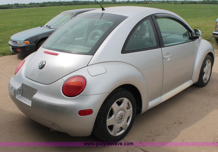 image for item D7896 2000 Volkswagen New Beetle GLS