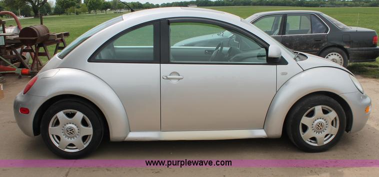image for item D7896 2000 Volkswagen New Beetle GLS