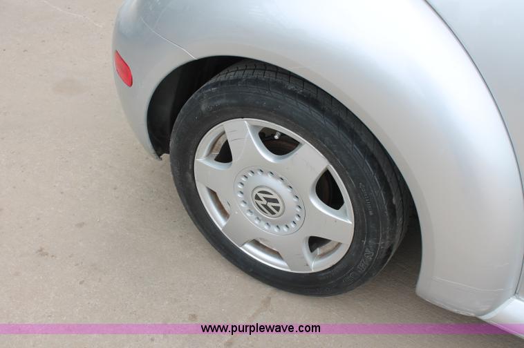 image for item D7896 2000 Volkswagen New Beetle GLS