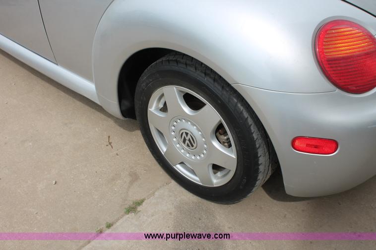 image for item D7896 2000 Volkswagen New Beetle GLS