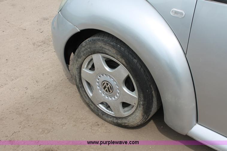 image for item D7896 2000 Volkswagen New Beetle GLS