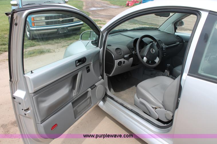 image for item D7896 2000 Volkswagen New Beetle GLS