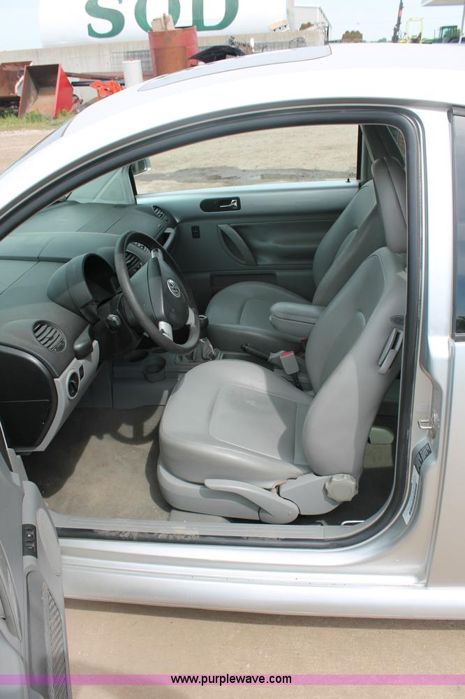 image for item D7896 2000 Volkswagen New Beetle GLS