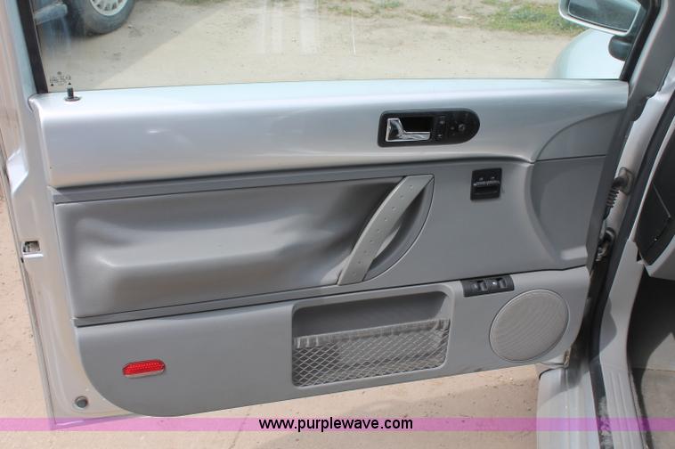 image for item D7896 2000 Volkswagen New Beetle GLS