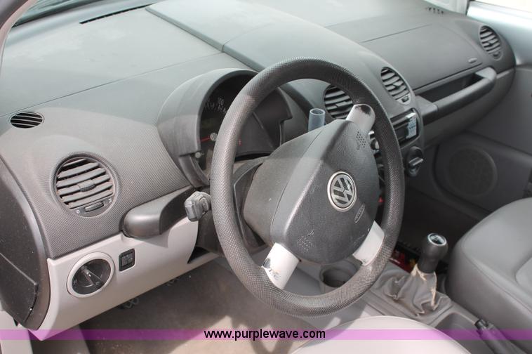 image for item D7896 2000 Volkswagen New Beetle GLS
